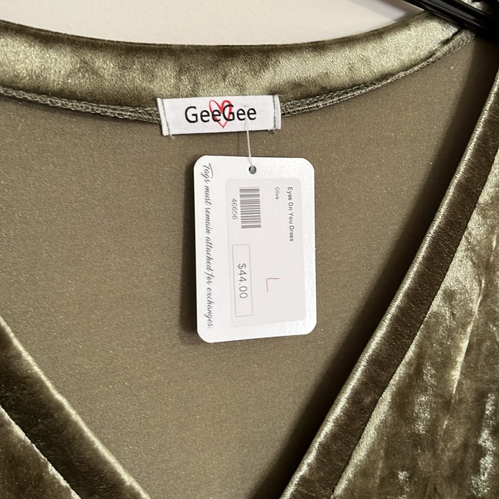 GeeGee Size Large NWT Green Crushed Velvet Long Sleeve Dress - Picture 4 of 6